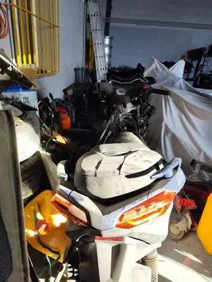 Foto de LUZ CENTRAL DE FRENO YAMAHA X-MAX 250 250 cm3 - 15 kW (20 CV / 15 KW)