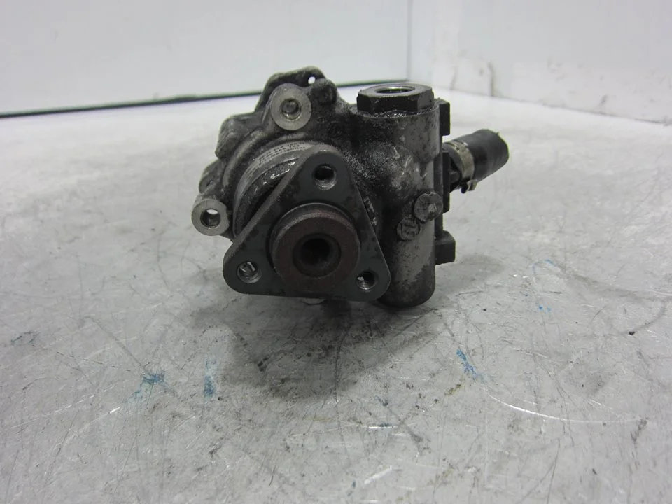 Foto de BOMBA DIRECCION AUDI A6 AVANT (4B5) referencia 8E0145155N