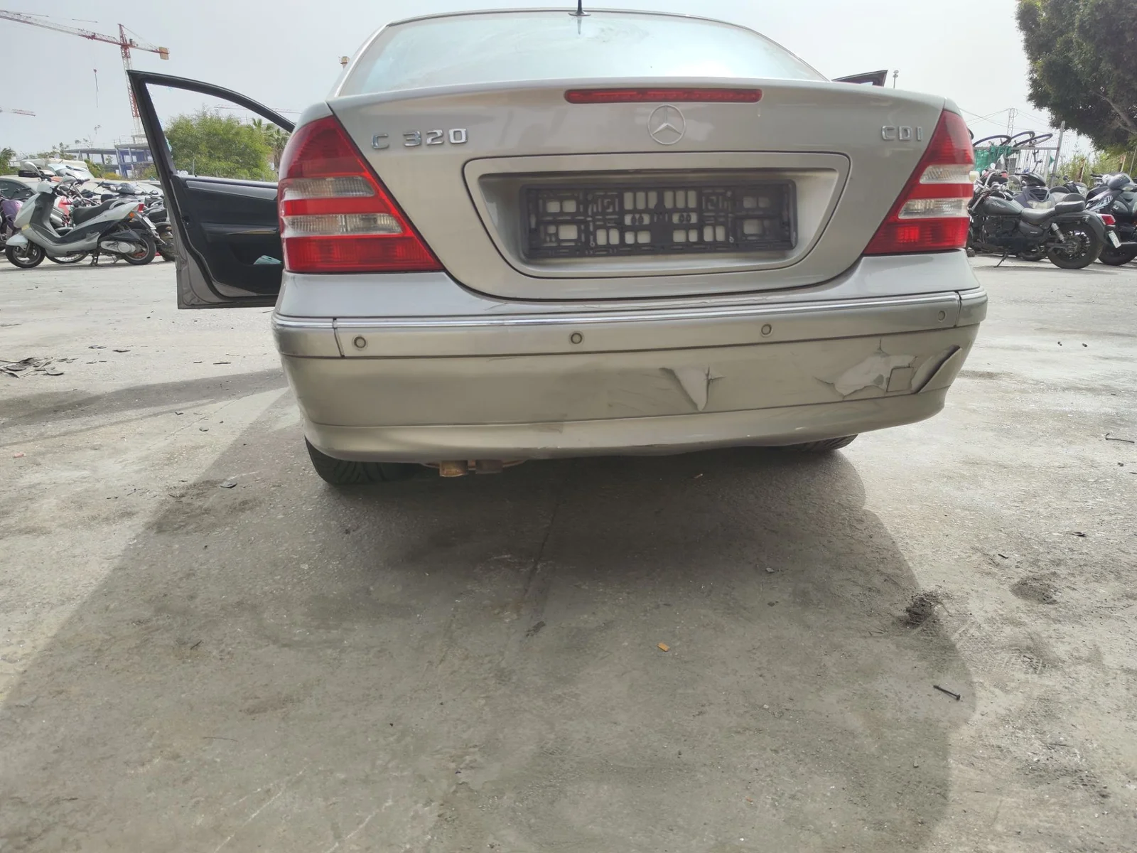 Foto de PARAGOLPES TRASERO MERCEDES-BENZ CLASE C (BM 203) BERLINA 3.0 CDI CAT (224 CV / 165 KW)