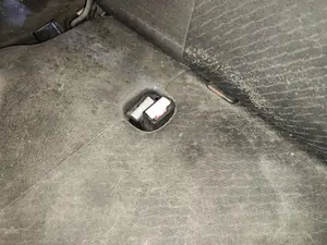 Foto de ENGANCHE CINTURON TRASERO CENTRAL CITROEN C3 PICASSO 1.6 HDi FAP (92 CV / 68 KW) referencia 9681541677