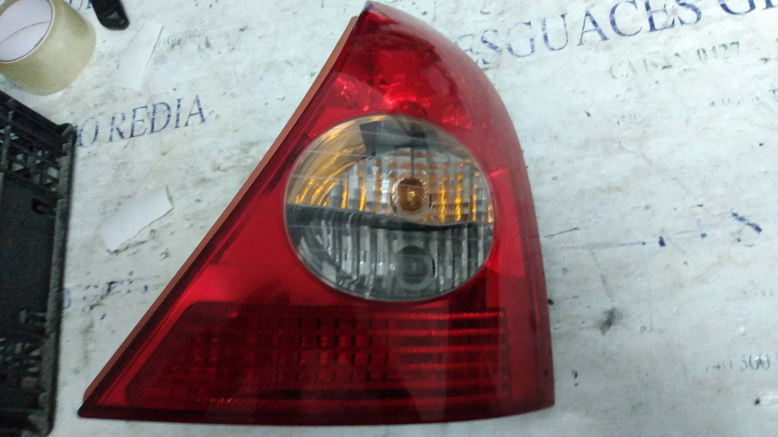 Foto de PILOTO TRASERO DERECHO RENAULT CLIO II FASE II (B/CB0) referencia 8200917487