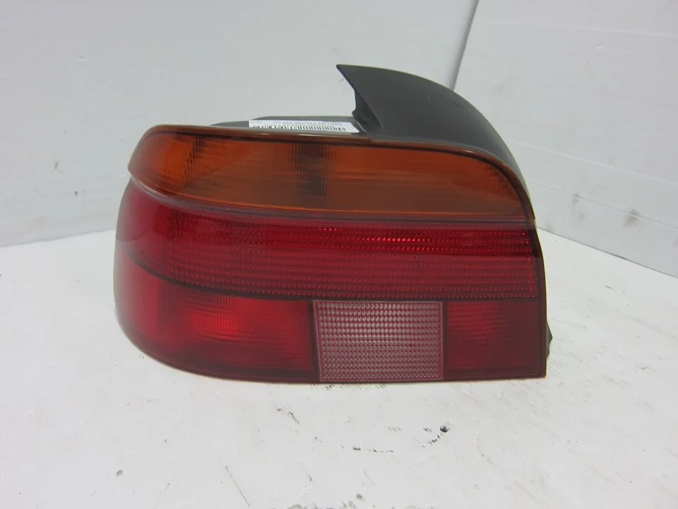 Foto de PILOTO TRASERO IZQUIERDO BMW SERIE 5 BERLINA (E39) 2.8 24V CAT (193 CV / 142 KW) referencia 14603300