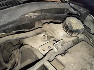 Foto de DEPOSITO LIQUIDO DE FRENOS FORD FIESTA (CNN)