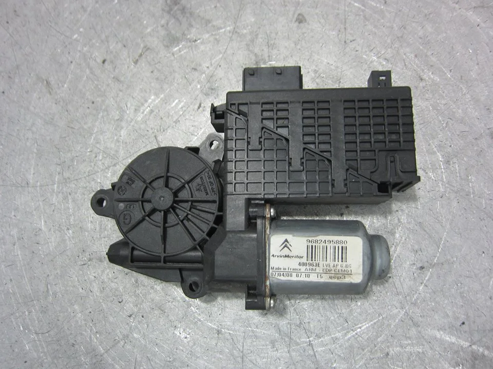 Foto de MOTOR ELEVALUNAS DELANTERO IZQUIERDO CITROEN GRAND C4 PICASSO 1.6 16V HDi FAP (109 CV / 80 KW) referencia 9682495880