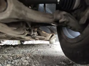 Foto de BRAZO SUSPENSION DELANTERO IZQUIERDO VOLVO S80 BERLINA 2.4 CAT (140 CV / 103 KW)