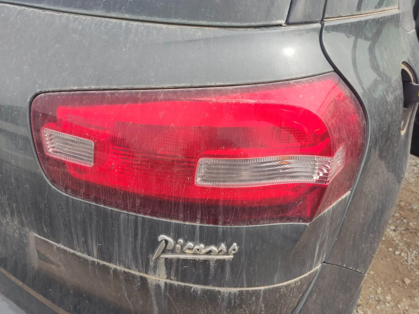 Foto de PILOTO TRASERO DERECHO CITROEN C4 PICASSO/SPACETOURER 1.6 HDi FAP (92 CV / 68 KW) referencia 9676120780