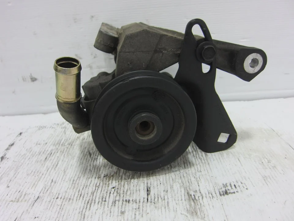 Foto de BOMBA DIRECCION CHRYSLER SEBRING JR 27 CABRIO referencia 4764421AA