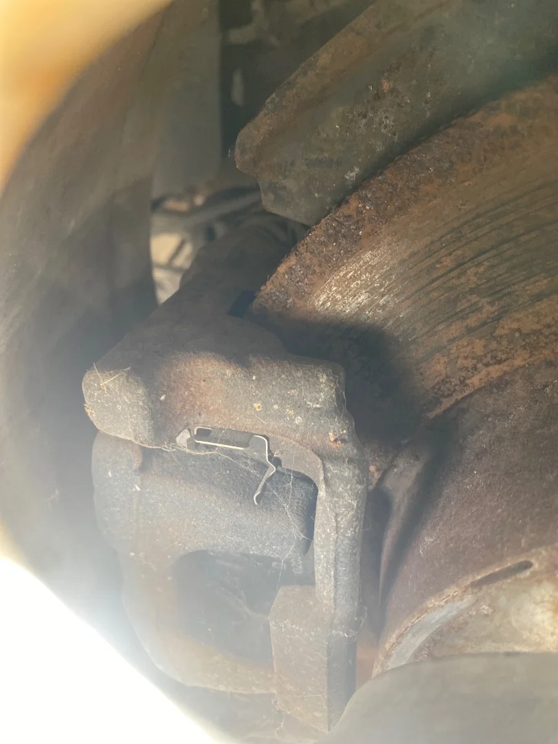 Foto de PINZA DE FRENO TRASERA IZQUIERDA VOLKSWAGEN TOURAN (1T3) 1.6 TDI DPF (105 CV / 77 KW) referencia 5K0615423