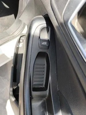 Foto de MANDO ELEVALUNAS DELANTERO DERECHO FORD FIESTA (CNN) 1.5 TDCi CAT (75 CV / 55 KW)