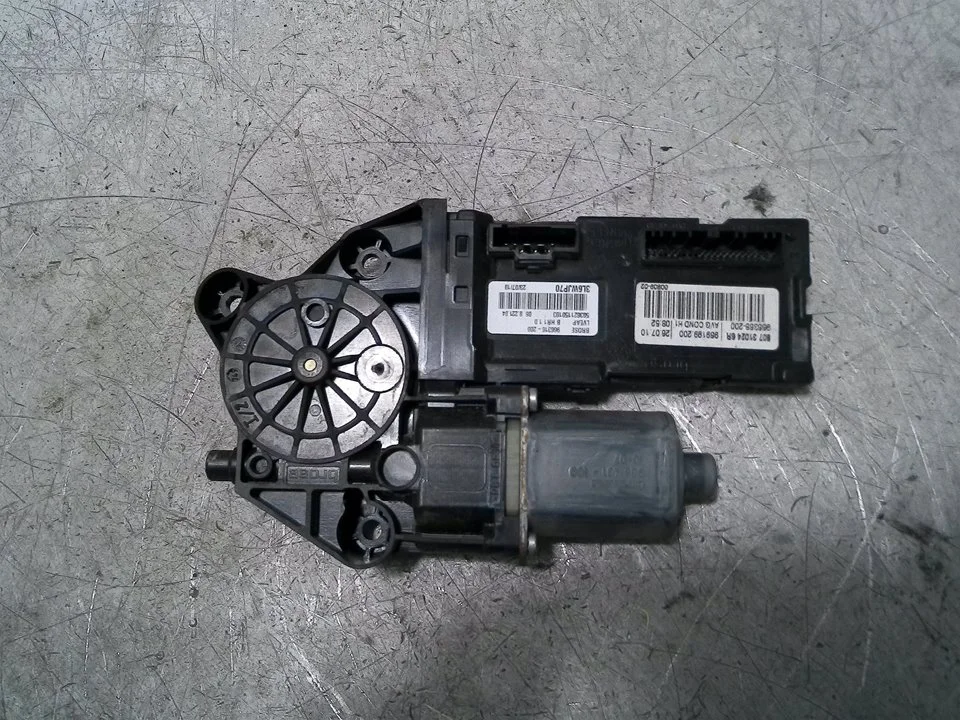 Foto de MOTOR ELEVALUNAS DELANTERO IZQUIERDO RENAULT MEGANE III BERLINA 5P 1.5 dCi Diesel (106 CV / 78 KW) referencia 807310246R
