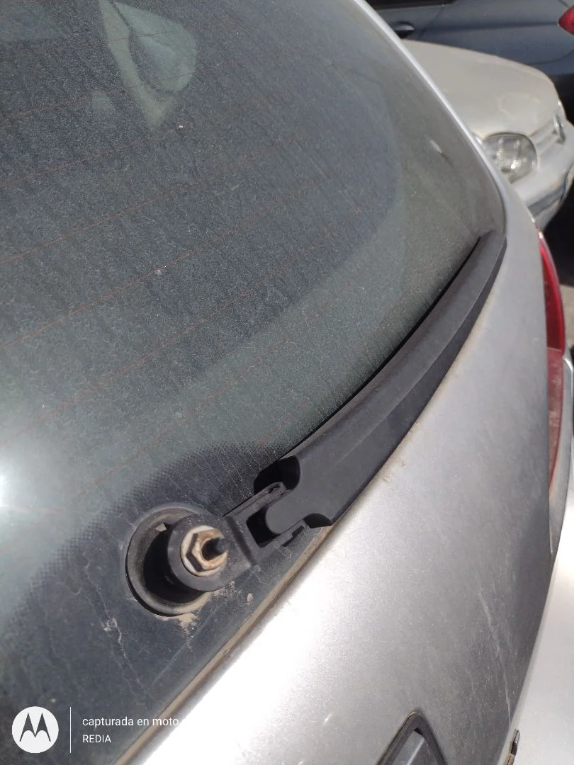 Foto de BRAZO LIMPIA TRASERO SEAT LEON (1P1) 1.9 TDI (105 CV / 77 KW) referencia 5P5955707A