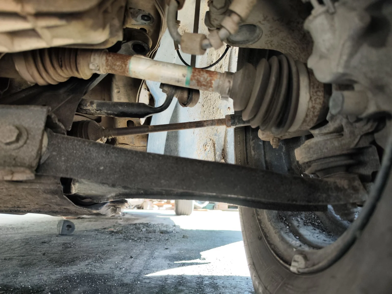 Foto de BRAZO SUSPENSION DELANTERO IZQUIERDO FORD TRANSIT CONNECT (TC7) 1.8 TDCi CAT (90 CV / 66 KW)