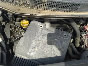 Foto de CAJA FILTRO AIRE RENAULT SCENIC II (JM) 1.5 dCi Diesel (101 CV / 74 KW) referencia 8200369798 foto 3