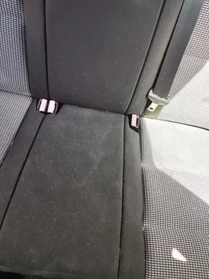 Foto de ENGANCHE CINTURON TRASERO CENTRAL PEUGEOT 307 BERLINA (S2) 1.4 16V CAT (KFU / ET3J4) (88 CV / 65 KW)