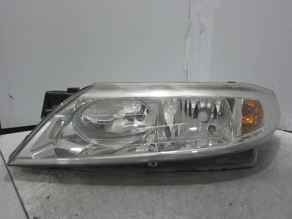 Foto de FARO IZQUIERDO RENAULT LAGUNA II (BG0) 1.9 dCi Diesel (120 CV / 88 KW) referencia 89005277