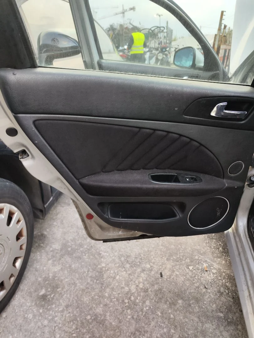 Foto de GUARNECIDO PUERTA TRASERA IZQUIERDA ALFA ROMEO 159 (140) 1.9 JTD (M) 16V CAT (150 CV / 110 KW)