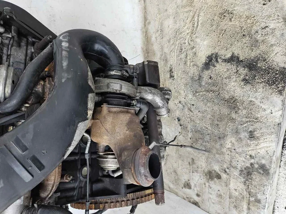 Foto de MOTOR COMPLETO CITROEN C5 BERLINA referencia 4HX