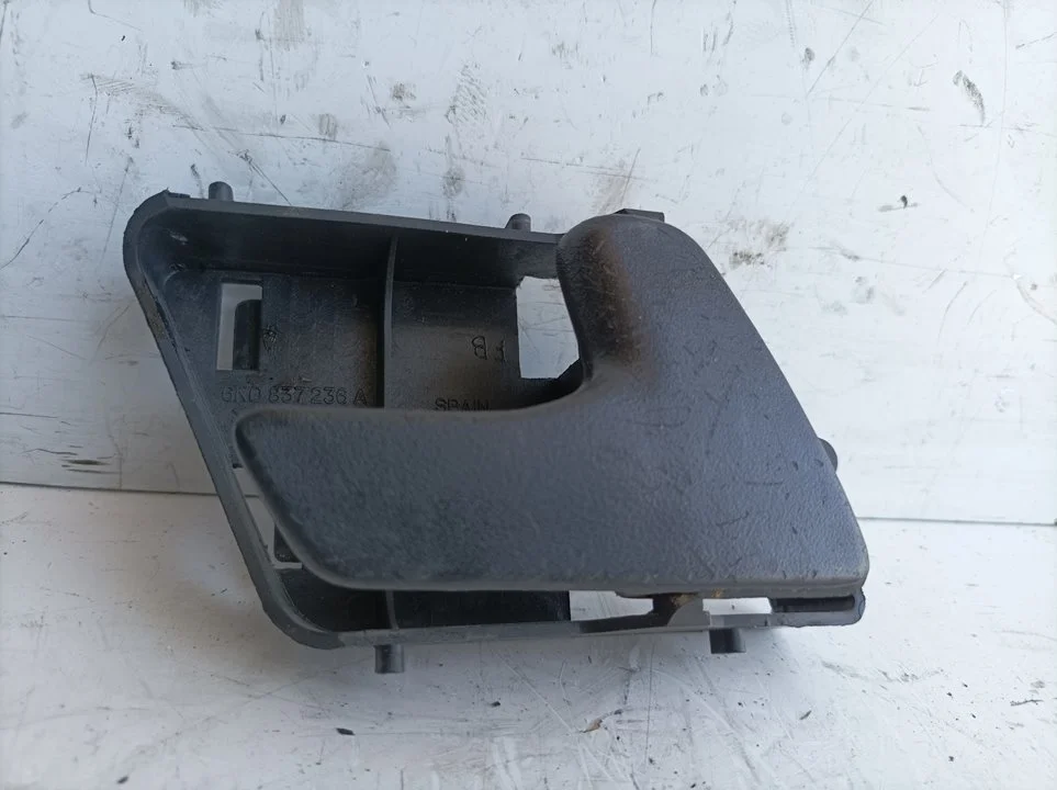 Foto de MANETA INTERIOR TRASERA DERECHA SEAT CORDOBA BERLINA (6K2) referencia 6K0837222C