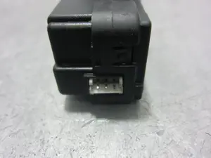 Foto de MOTOR REGULACION FAROS VOLKSWAGEN GOLF IV BERLINA (1J1)(10.1997) 1.6 16V (105 CV / 77 KW) referencia 1J0941295F foto 3