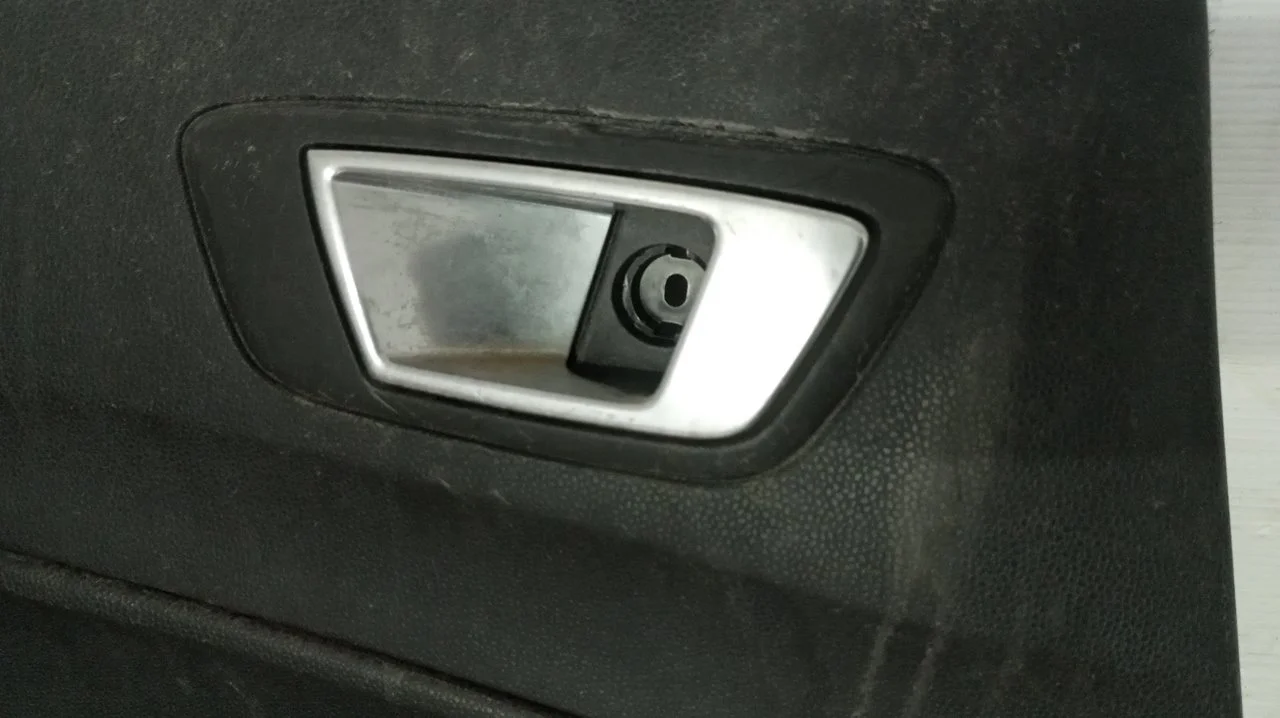 Foto de MANETA INTERIOR TRASERA IZQUIERDA FORD FIESTA (CNN) 1.5 TDCi CAT (75 CV / 55 KW) referencia C1BBA22601E