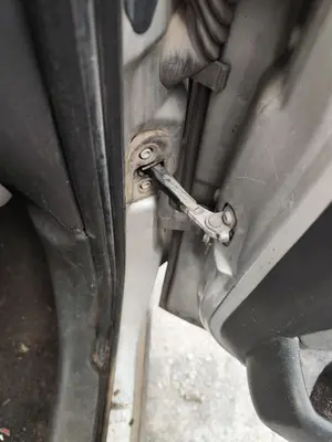 Foto de RETENEDOR PUERTA FIAT I DOBLÒ (119) 1.9 JTD CAT (105 CV / 77 KW)
