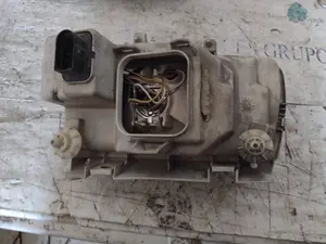 Foto de FARO DERECHO VOLKSWAGEN POLO III (6N1) 1.4 (60 CV / 44 KW) referencia 96249600 foto 2