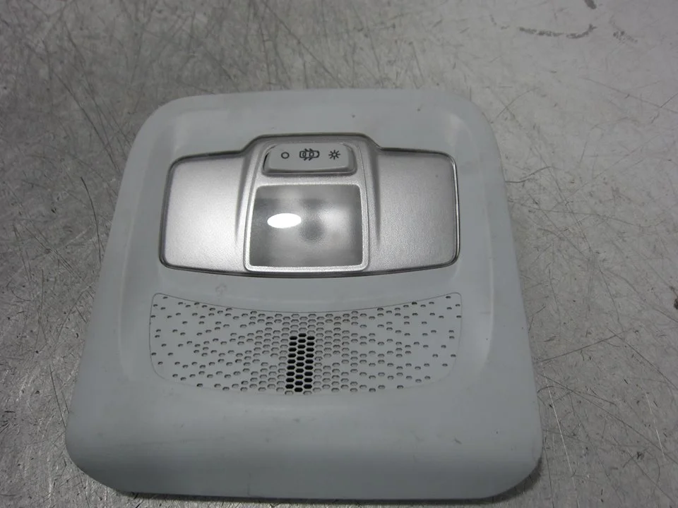 Foto de LUZ INTERIOR PEUGEOT 208 1.2 12V e-VTi (82 CV / 60 KW) referencia 9674441377