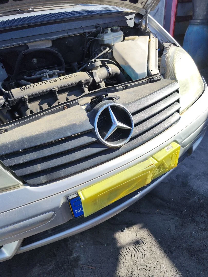 Foto de REJILLA DELANTERA MERCEDES-BENZ VANEO (BM 414) COMPACT VAN 1.7 CDI Diesel CAT (75 CV / 55 KW)