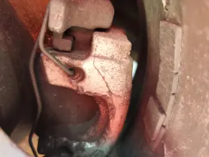 Foto de PINZA DE FRENO TRASERA IZQUIERDA NISSAN PRIMERA BERLINA (P12) 2.2 16V Turbodiesel CAT (126 CV / 93 KW) referencia 44011BA00B