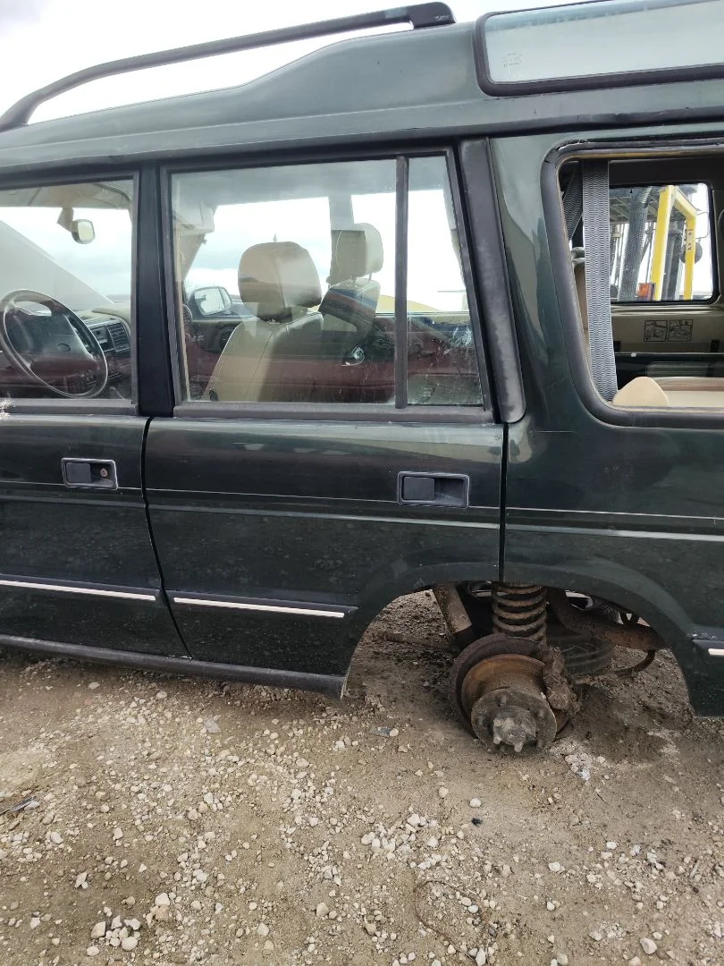 Foto de PUERTA TRASERA IZQUIERDA LAND ROVER DISCOVERY (LT) 4.0 V8 CAT (185 CV / 136 KW)