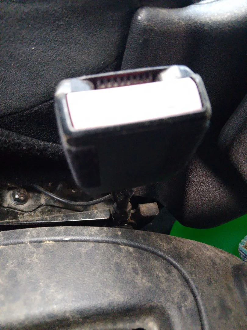 Foto de ENGANCHE CINTURON DELANTERO DERECHO CITROEN C3 PICASSO 1.6 16V (120 CV / 88 KW)