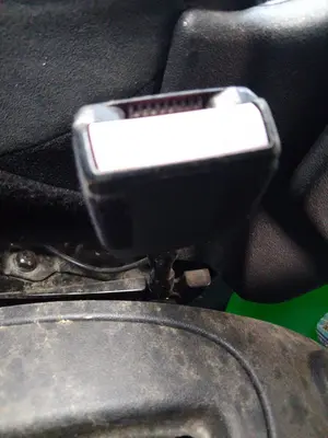 Foto de ENGANCHE CINTURON DELANTERO DERECHO CITROEN C3 PICASSO 1.6 16V (120 CV / 88 KW)