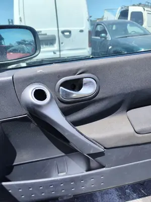 Foto de MANETA INTERIOR DELANTERA DERECHA RENAULT MEGANE II BERLINA 3P 1.9 dCi Diesel (120 CV / 88 KW)