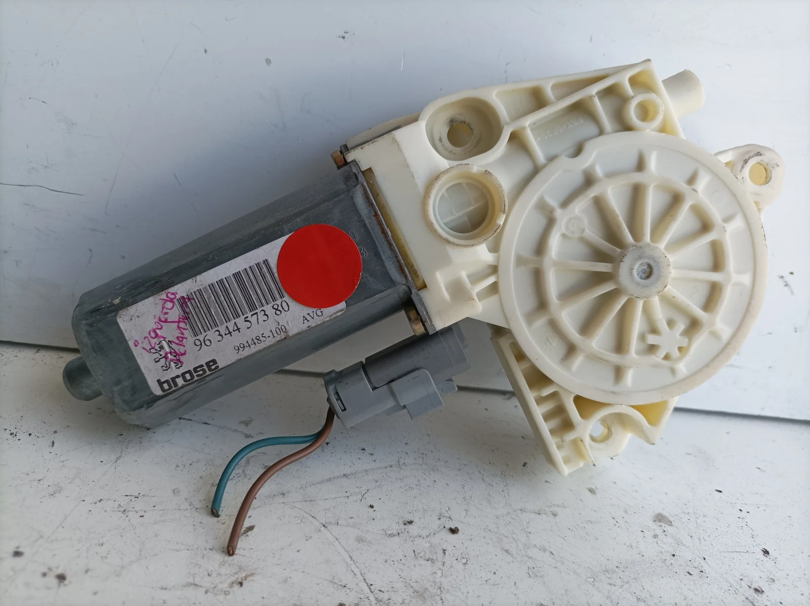 Foto de MOTOR ELEVALUNAS DELANTERO IZQUIERDO PEUGEOT 307 (S1)(04.2001) 2.0 HDi CAT (90 CV / 66 KW) referencia 9634457380