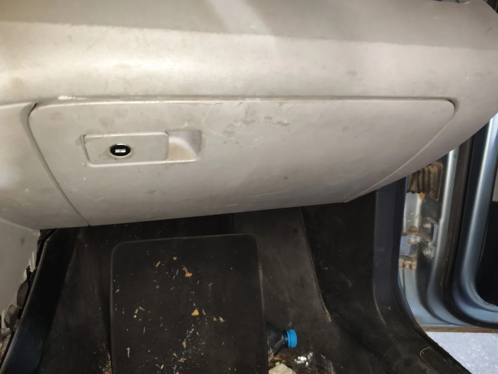 Foto de GUANTERA VOLKSWAGEN PASSAT BERLINA (3C2) 2.0 TDI (140 CV / 103 KW) referencia 3C1857101L