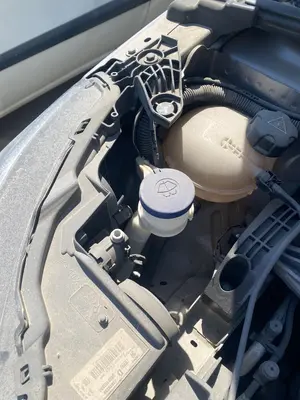 Foto de DEPOSITO LIMPIA PEUGEOT 208 (P2) 1.2 PureTech (74 CV / 55 KW)