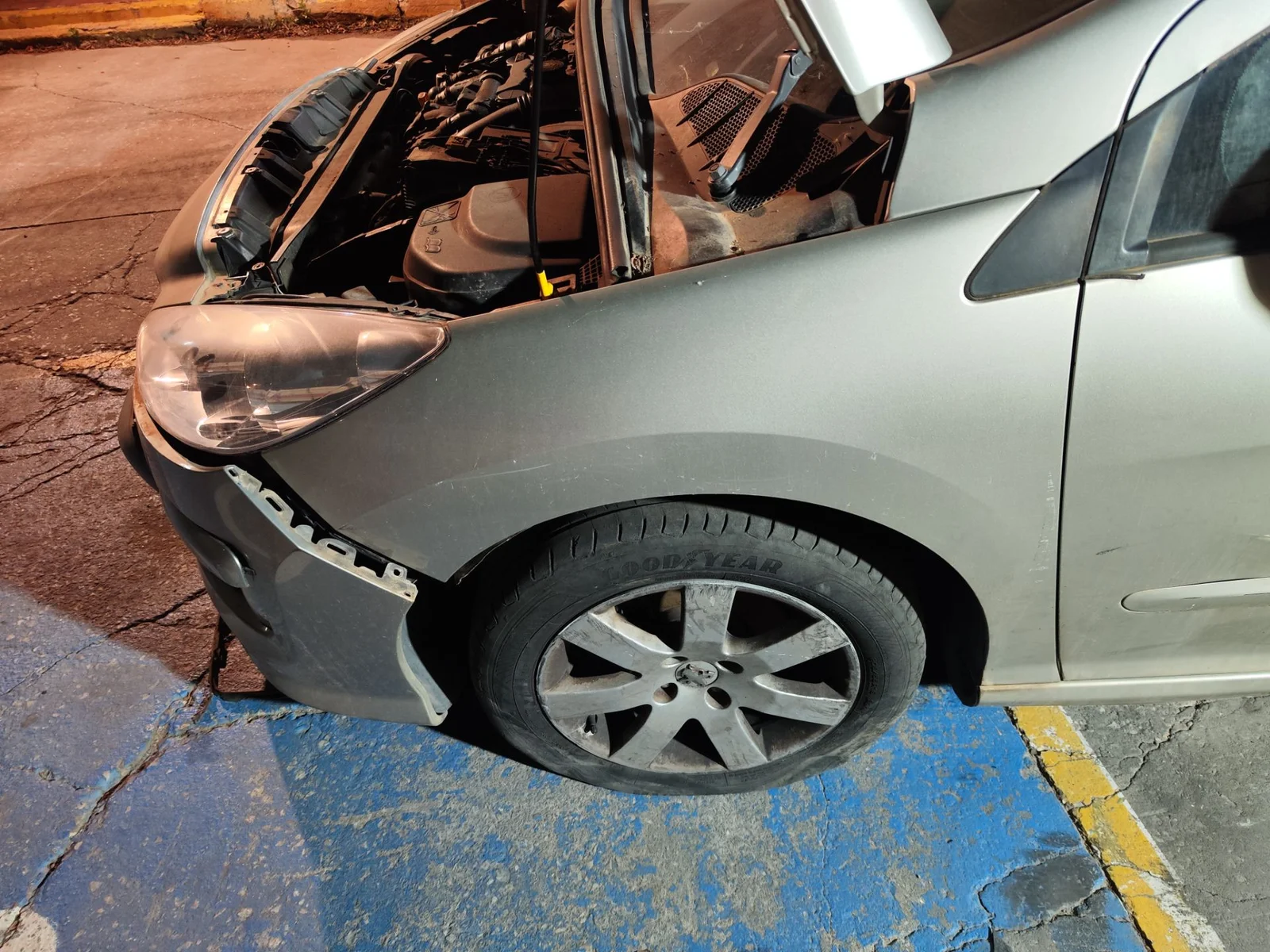 Foto de ALETA DELANTERA IZQUIERDA PEUGEOT 308 SW 1.6 HDi FAP CAT (9HZ / DV6TED4) (109 CV / 80 KW) referencia 7840W1