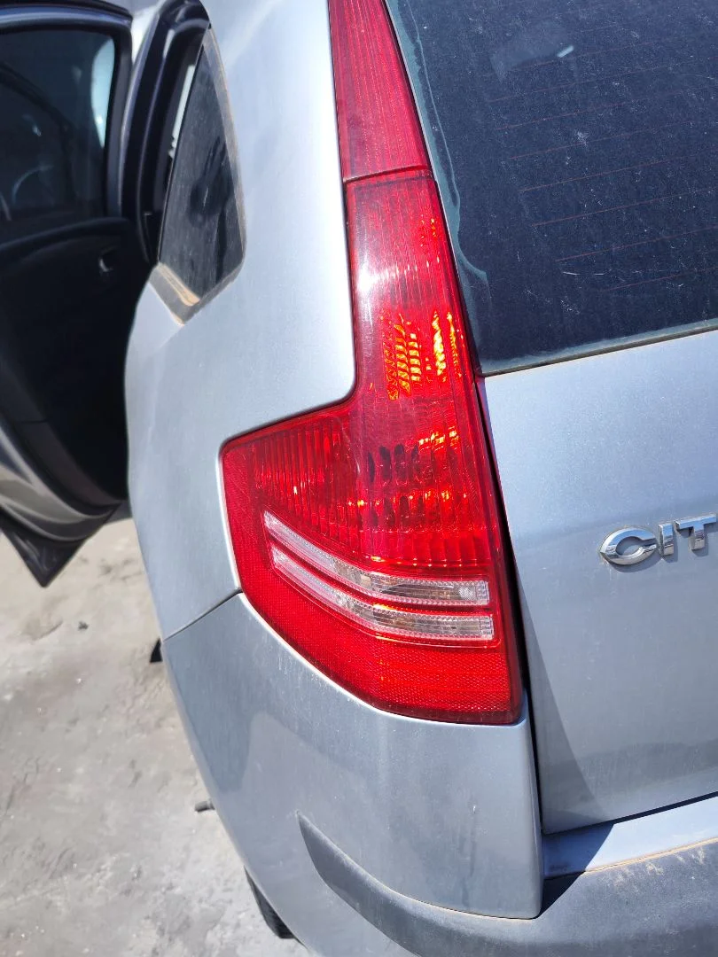 Foto de PILOTO TRASERO IZQUIERDO INTERIOR CITROEN C4 BERLINA 1.6 16V HDi (90 CV / 66 KW)