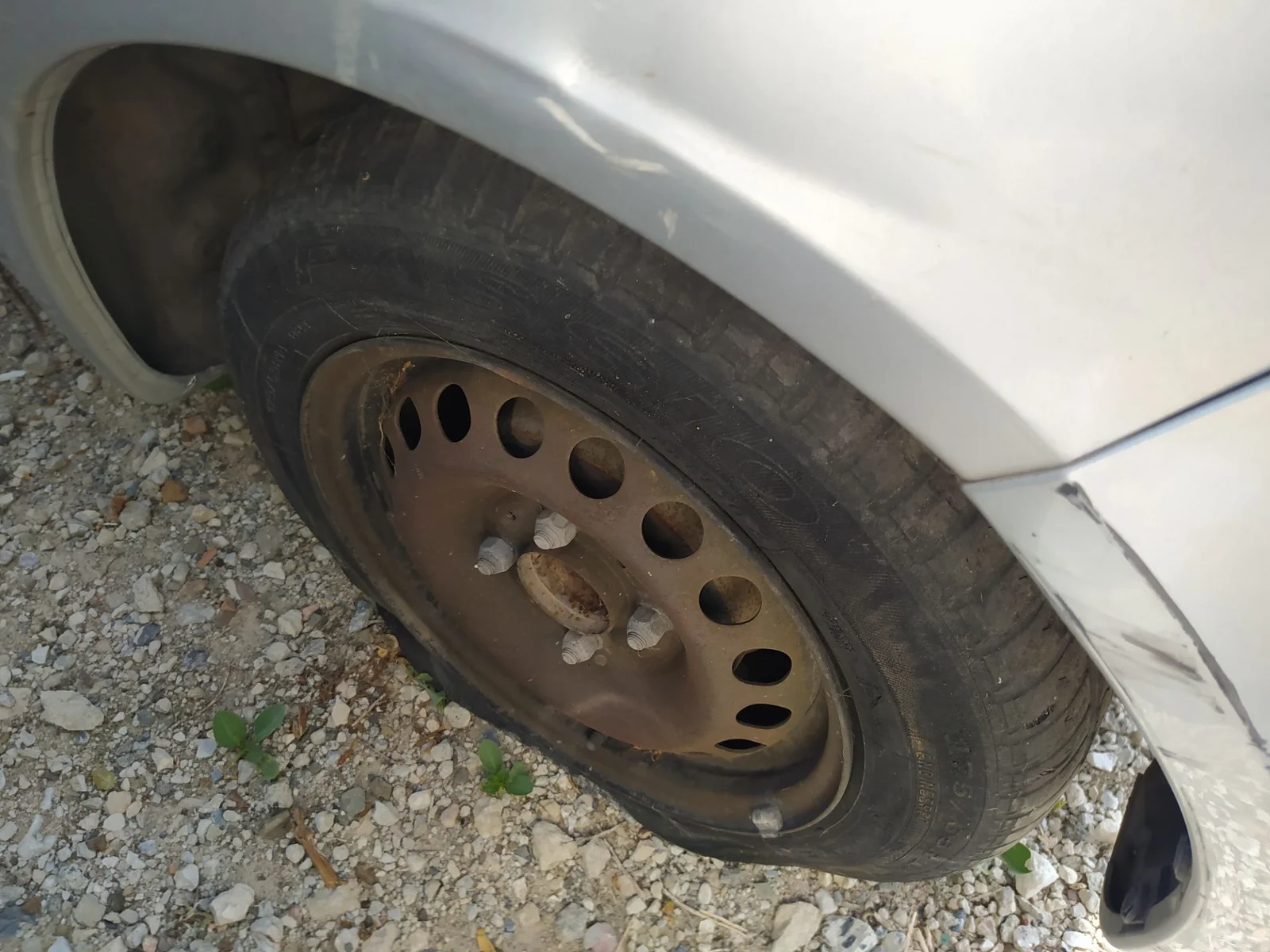 Foto de AMORTIGUADOR TRASERO IZQUIERDO MITSUBISHI COLT CZ3 BERL. 5 (Z30A) 1.1 CAT (75 CV / 55 KW) referencia MR594131