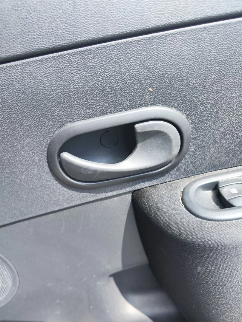 Foto de MANETA INTERIOR DELANTERA DERECHA RENAULT CLIO III 1.2 16V (75 CV / 55 KW)