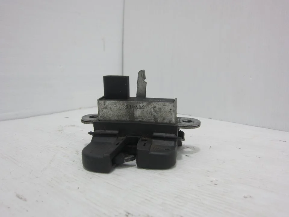 Foto de CERRADURA MALETERO / PORTON SEAT TOLEDO (5P2) 1.9 TDI (105 CV / 77 KW) referencia 5P5827505