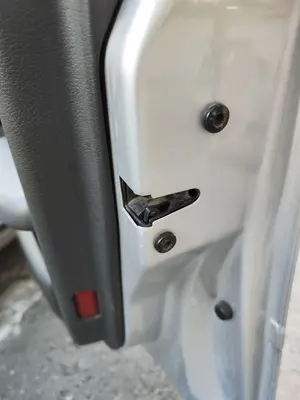 Foto de CERRADURA PUERTA DELANTERA DERECHA AUDI A6 BERLINA (4B2) 2.5 V6 24V TDI (150 CV / 110 KW)