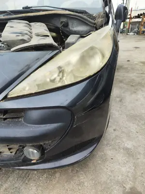 Foto de FARO IZQUIERDO PEUGEOT 207 1.4 16V CAT (KFU / ET3J4) (88 CV / 65 KW) referencia 620895