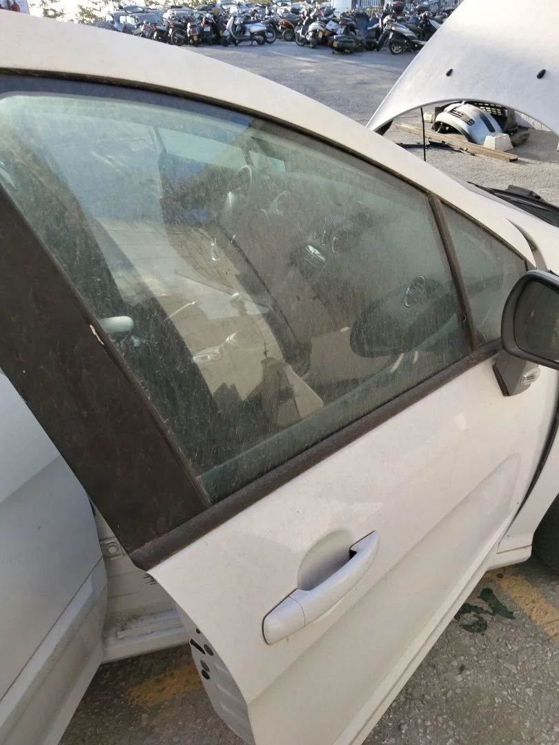Foto de LUNA DELANTERA DERECHA PEUGEOT 308 SW 1.6 HDi FAP CAT (9HZ / DV6TED4) (109 CV / 80 KW)