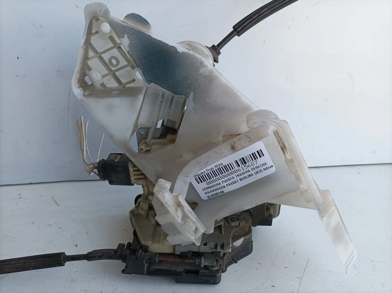 Foto de CERRADURA PUERTA TRASERA DERECHA VOLKSWAGEN PASSAT BERLINA (3C2) 2.0 TDI (140 CV / 103 KW) referencia 3C4839016B