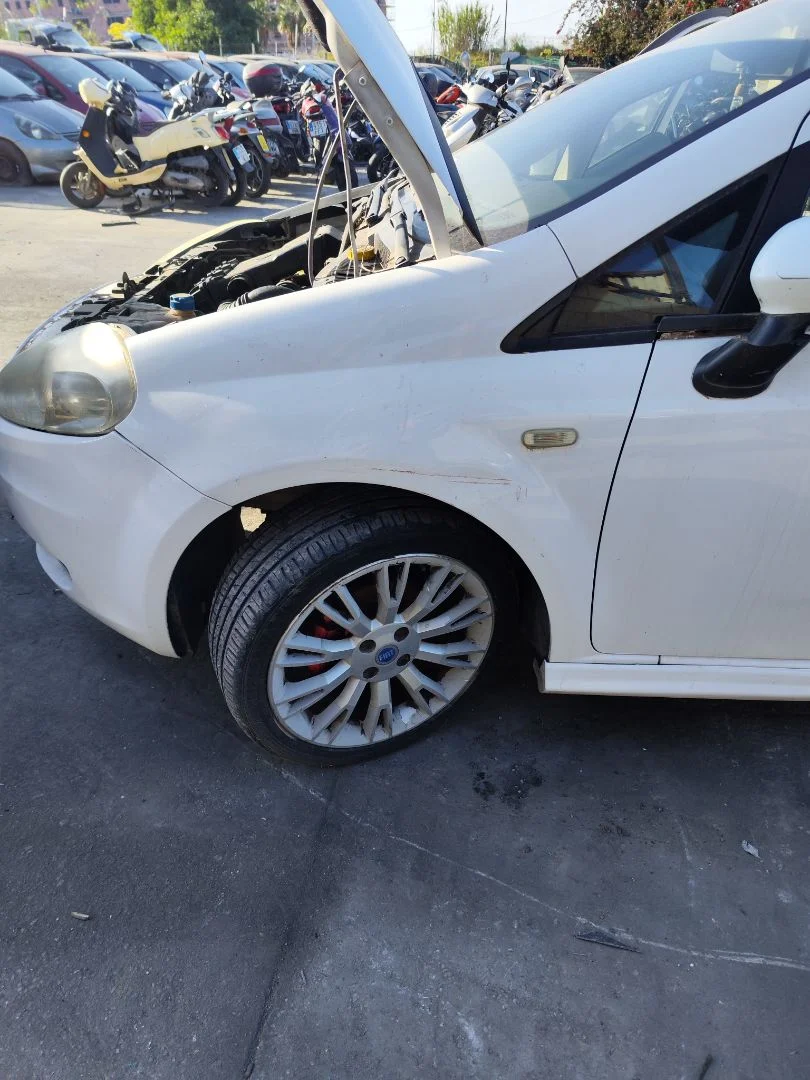 Foto de ALETA DELANTERA IZQUIERDA FIAT GRANDE PUNTO (199) 1.4 (95 CV / 70 KW) referencia 0051901103