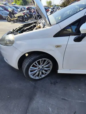Foto de ALETA DELANTERA IZQUIERDA FIAT GRANDE PUNTO (199) 1.4  (95 CV / 70 KW) referencia 0051901103