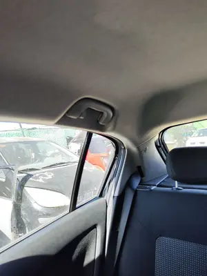 Foto de ASIDERO TECHO TRASERO DERECHO OPEL CORSA D 1.2 16V CAT (Z 12 XEP / LB4) (80 CV / 59 KW)