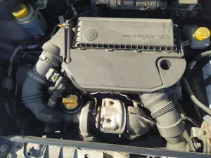 Foto de TAPA MOTOR FIAT III FIORINO (225) 1.3 16V JTD CAT (75 CV / 55 KW)