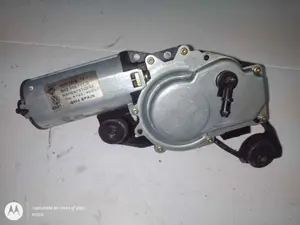 Foto de MOTOR LIMPIA TRASERO SEAT IBIZA (6K1) 1.4 16V (75 CV / 55 KW) referencia 6K6955711C foto 3